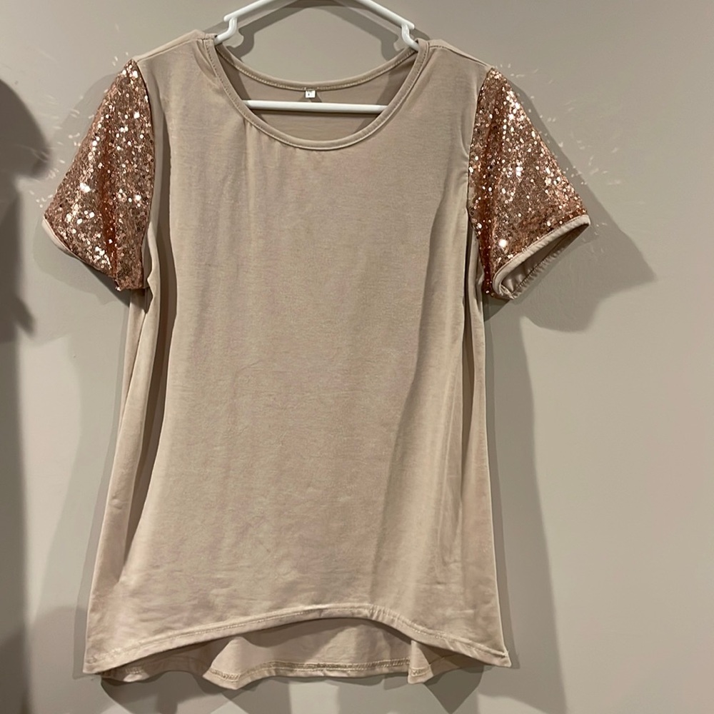New w/o tags Peasant Tunic with sequin sleeves US L
